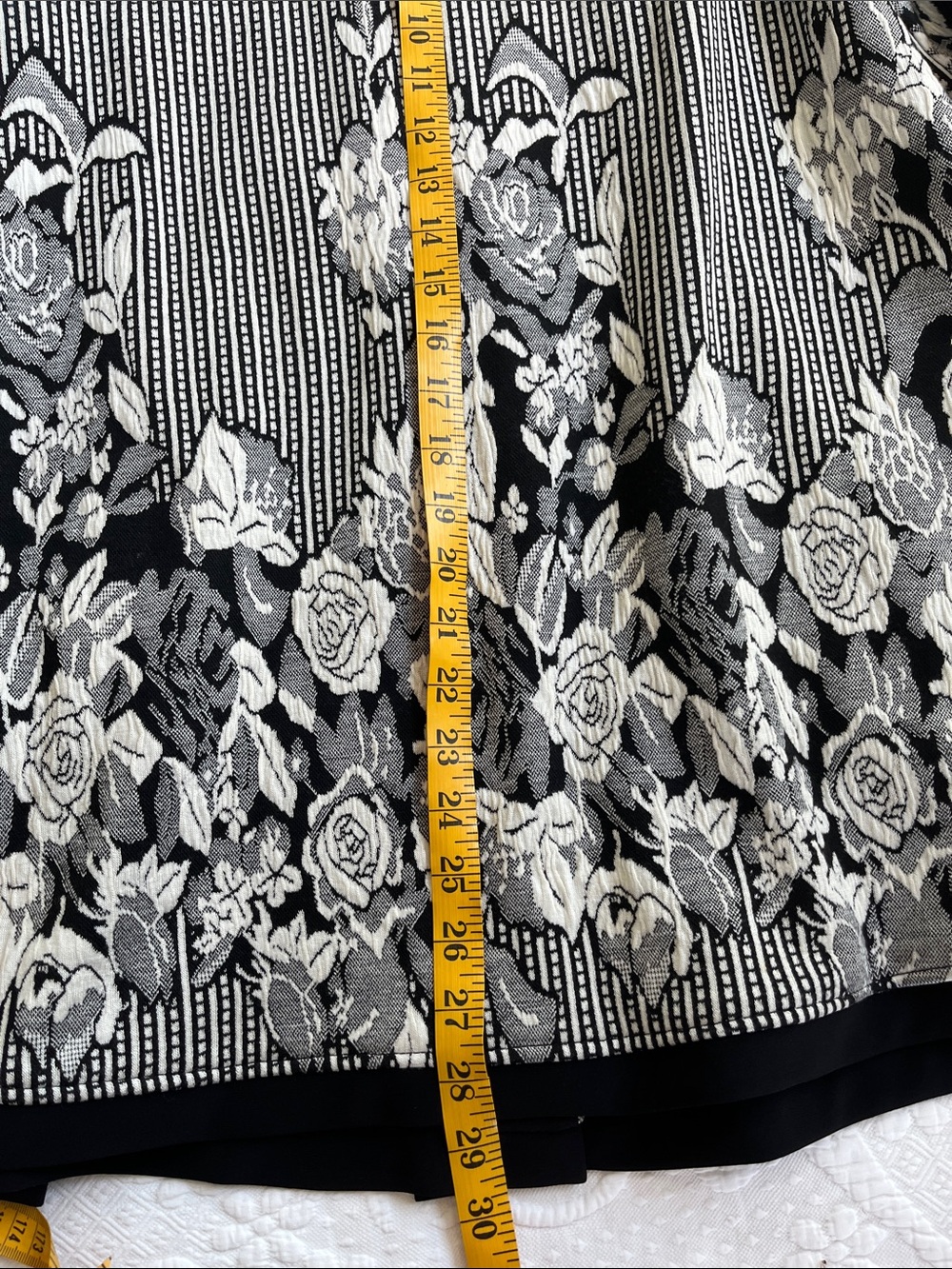 EUC Joseph Ribkoff Black and White Floral Jacket - Picture 5 of 7